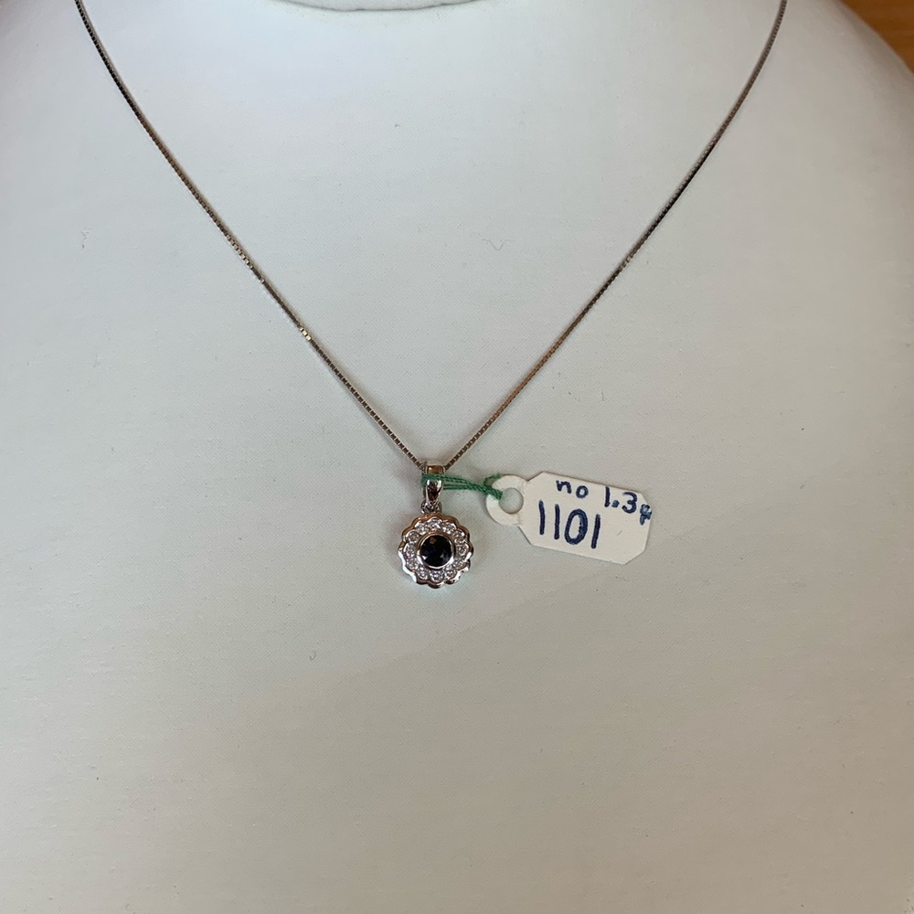 Sapphire flower pendant